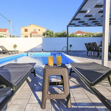 Gorgeous In With Kitchen Holiday home *