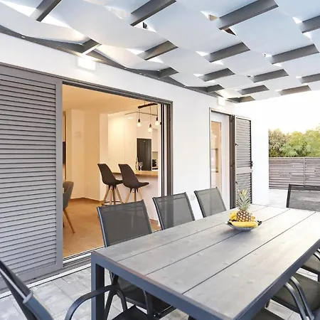 Gorgeous In With Kitchen Holiday home *