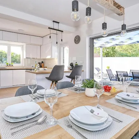 Gorgeous In With Kitchen Holiday home Vrsi