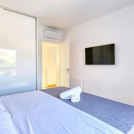 Gorgeous In With Kitchen Holiday home *