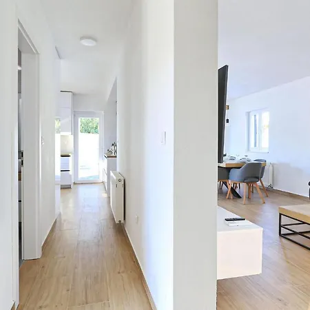 Gorgeous In With Kitchen Holiday home *
