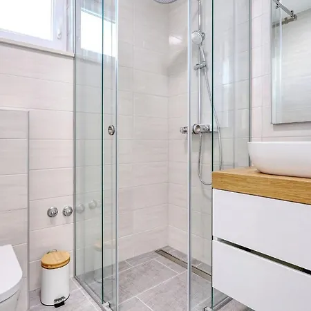 Gorgeous In With Kitchen Holiday home *